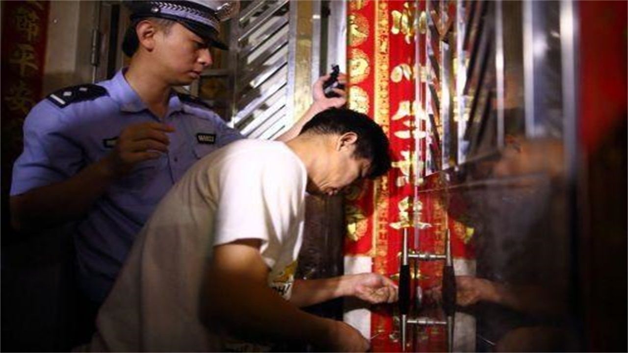 石家庄请开锁师傅开了锁后，师傅为什么一般都不进门，就算主人请也不进去？